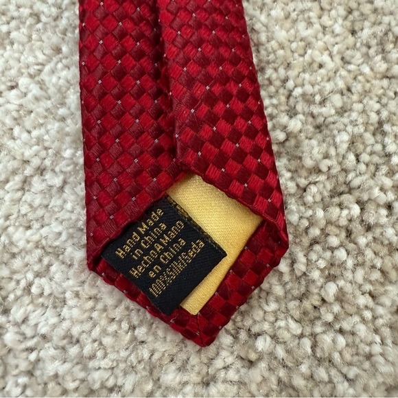 Donald J Trump MAGA Silk Tie Red Geometric Pattern - Picture 4 of 8